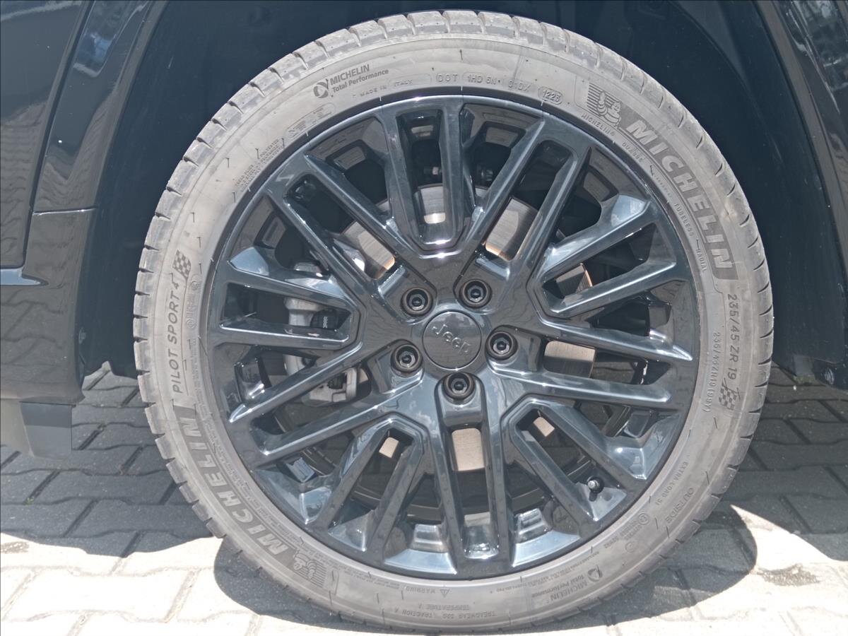 Jeep Compass SUV / Terénní 1,3 l 132 kw