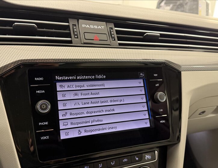 Volkswagen Passat 25