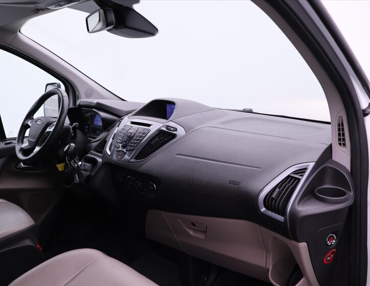 Ford Tourneo Custom Kombi 2,2 l 114 kw