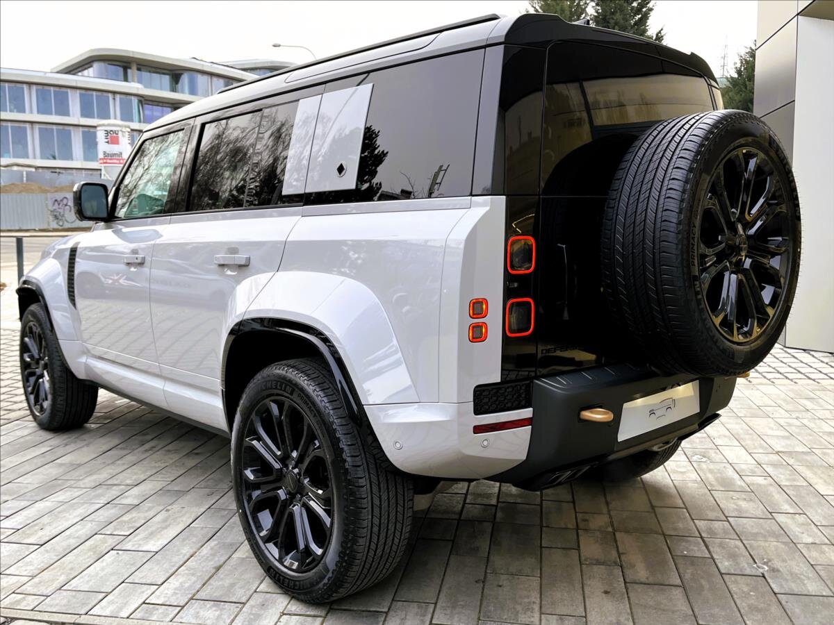 Land Rover Defender SUV / Terénní 4,4 l 467 kw