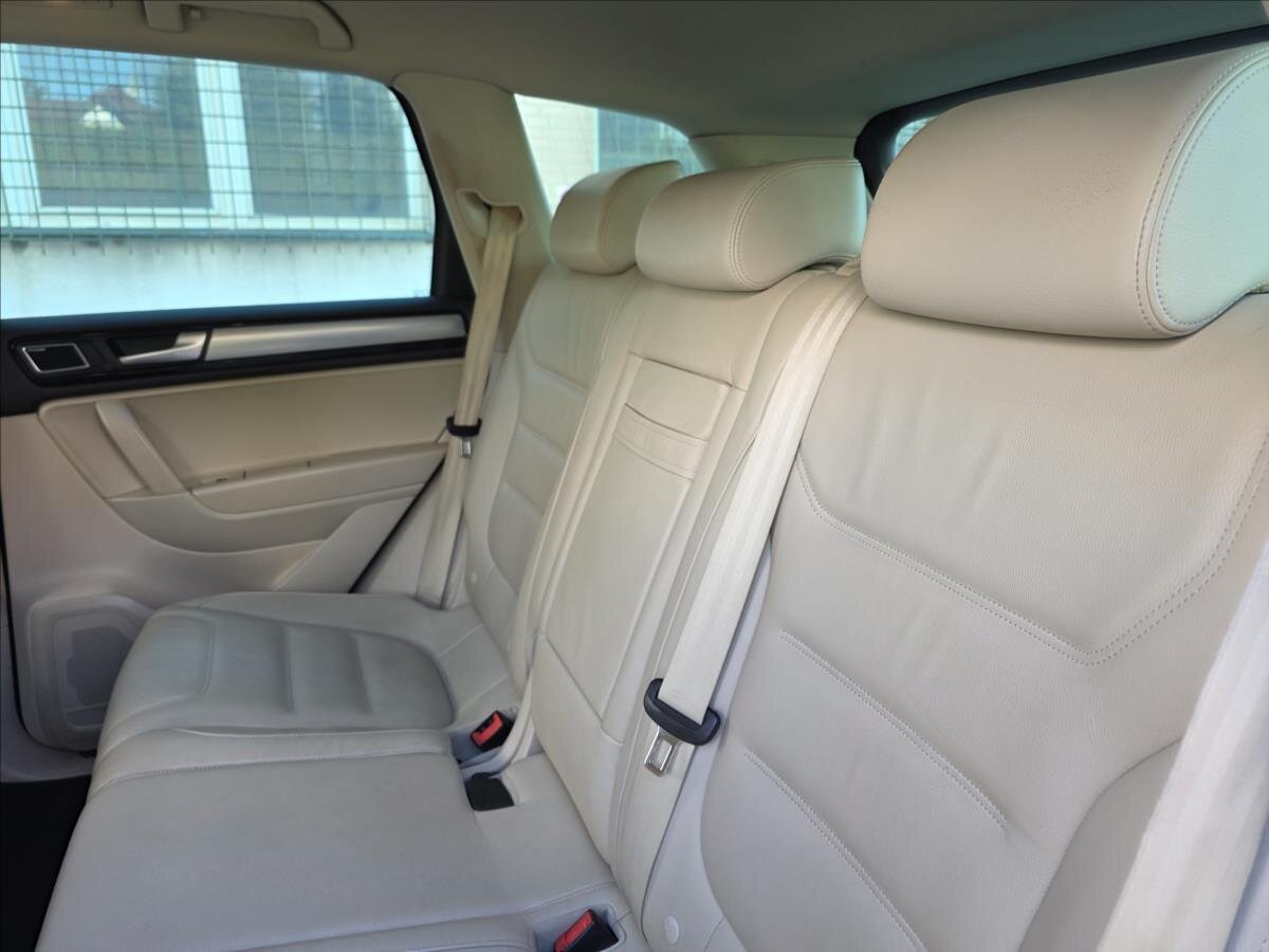 Volkswagen Touareg SUV / Terénní 4,1 l 250 kw