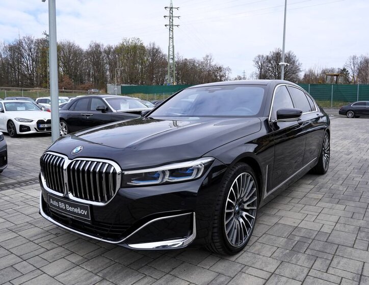 BMW Řada 7 Sedan / Limuzína 6,6 l 430 kw