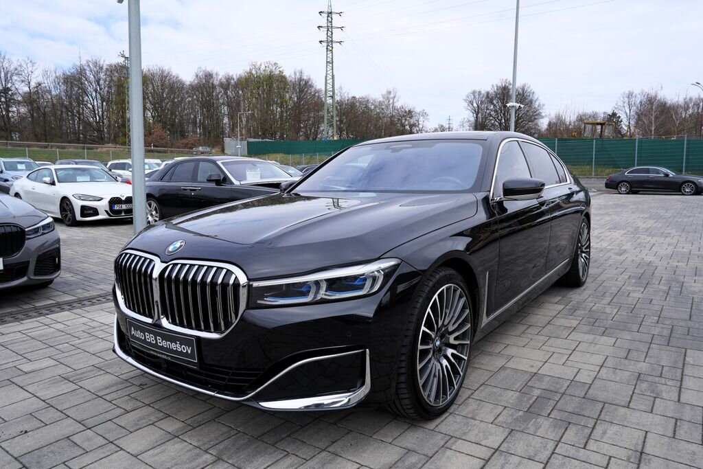 BMW Řada 7 Sedan / Limuzína 6,6 l 430 kw