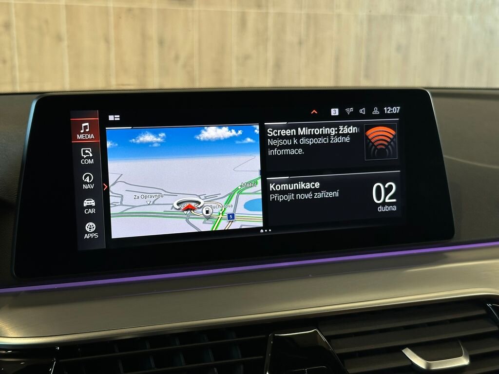 BMW Řada 5 Kombi 3,0 l 195 kw