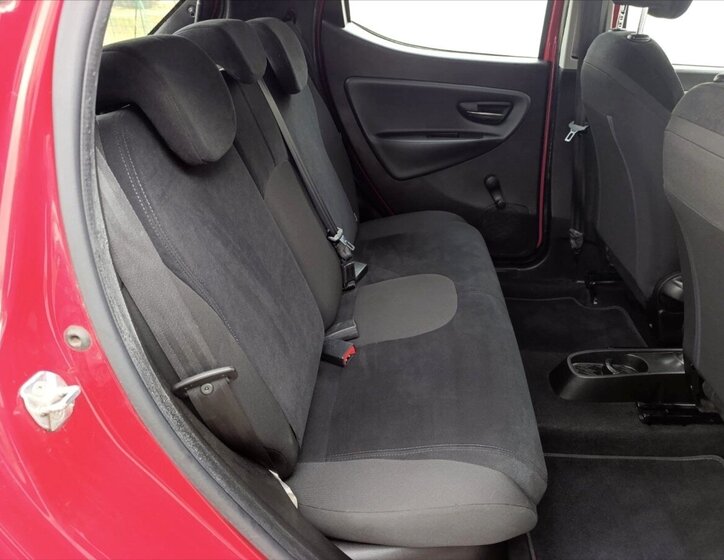 Lancia Y Hatchback 1,2 l 51 kw