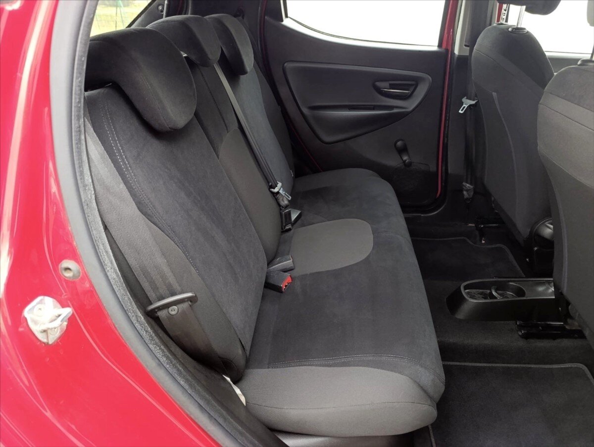 Lancia Y Hatchback 1,2 l 51 kw