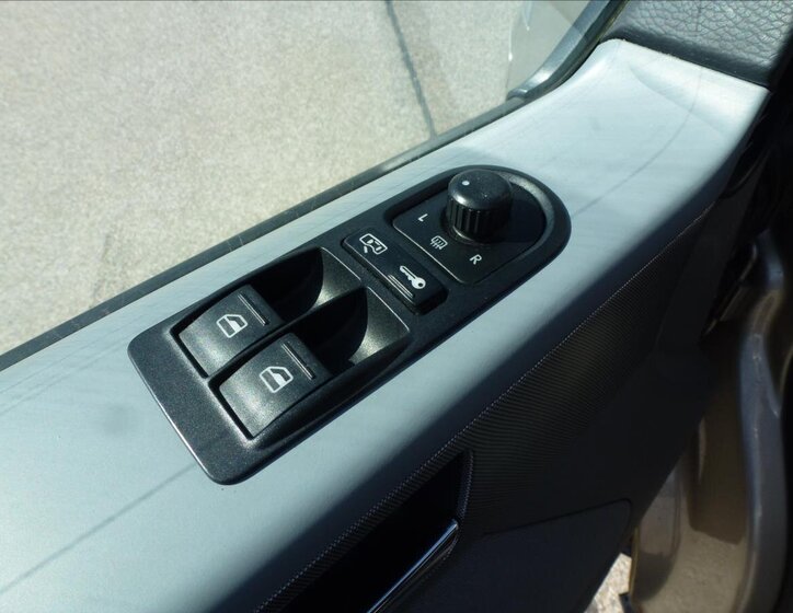 Volkswagen Multivan Kombi 2,5 l 128 kw