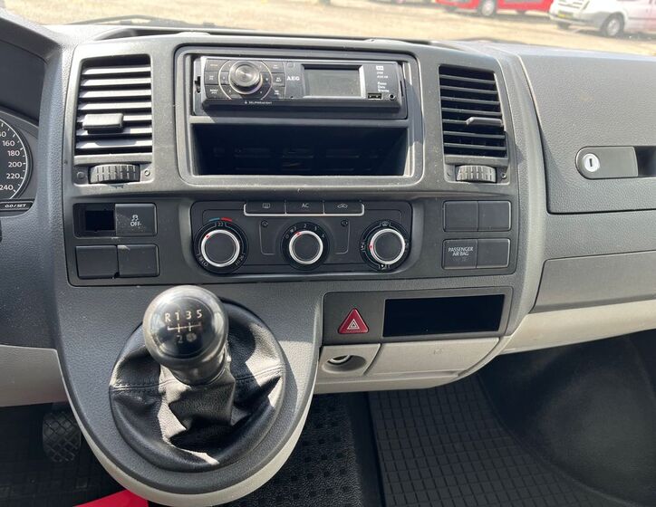 Volkswagen Transporter 9