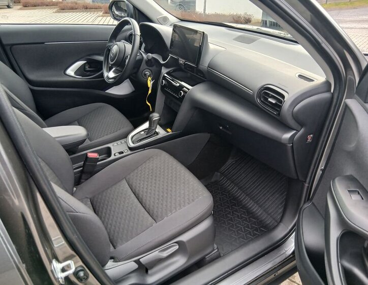 Toyota Yaris Cross 15