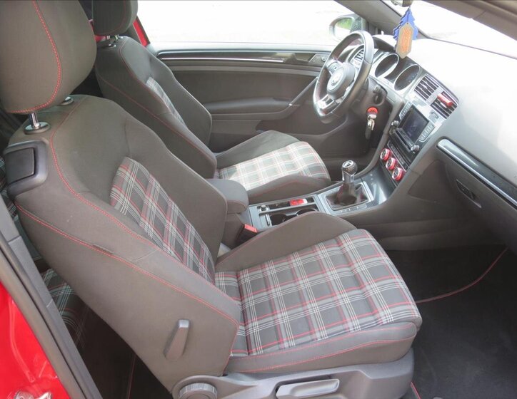 Volkswagen Golf Hatchback 2,0 l 162 kw