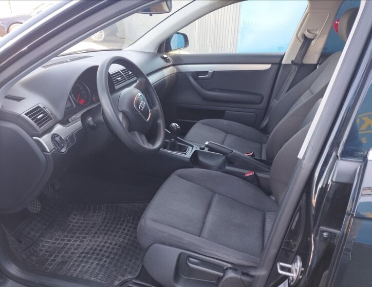 Audi A4 Sedan / Limuzína 1,8 l 120 kw