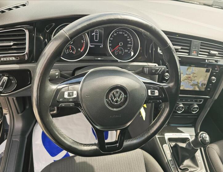 Volkswagen Golf 12