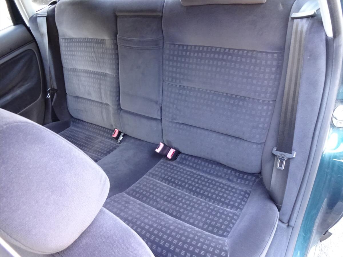 Volkswagen Passat Sedan 1,6 l 75 kw