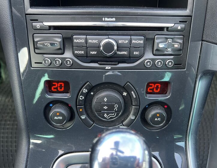 Peugeot 3008 MPV 2,0 l 120 kw