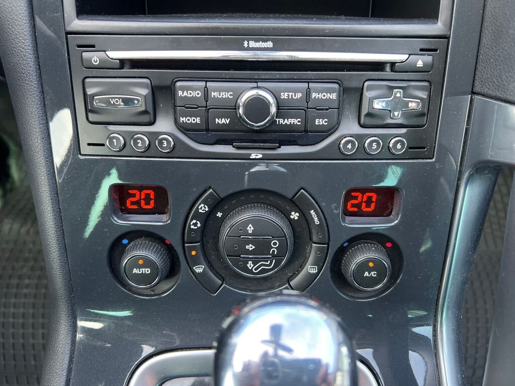 Peugeot 3008 MPV 2,0 l 120 kw