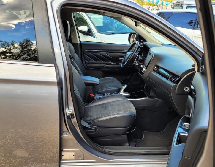 Mitsubishi Outlander 12