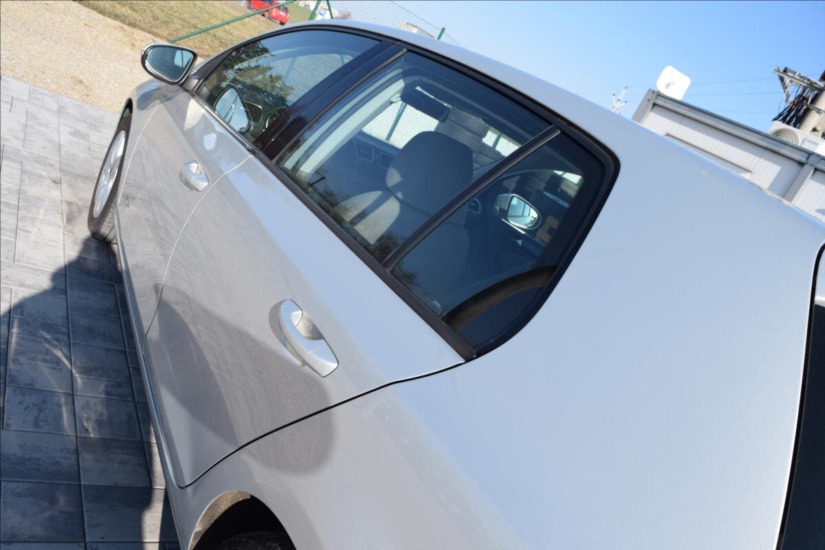 Volkswagen Golf Kombi 1,6 l 66 kw