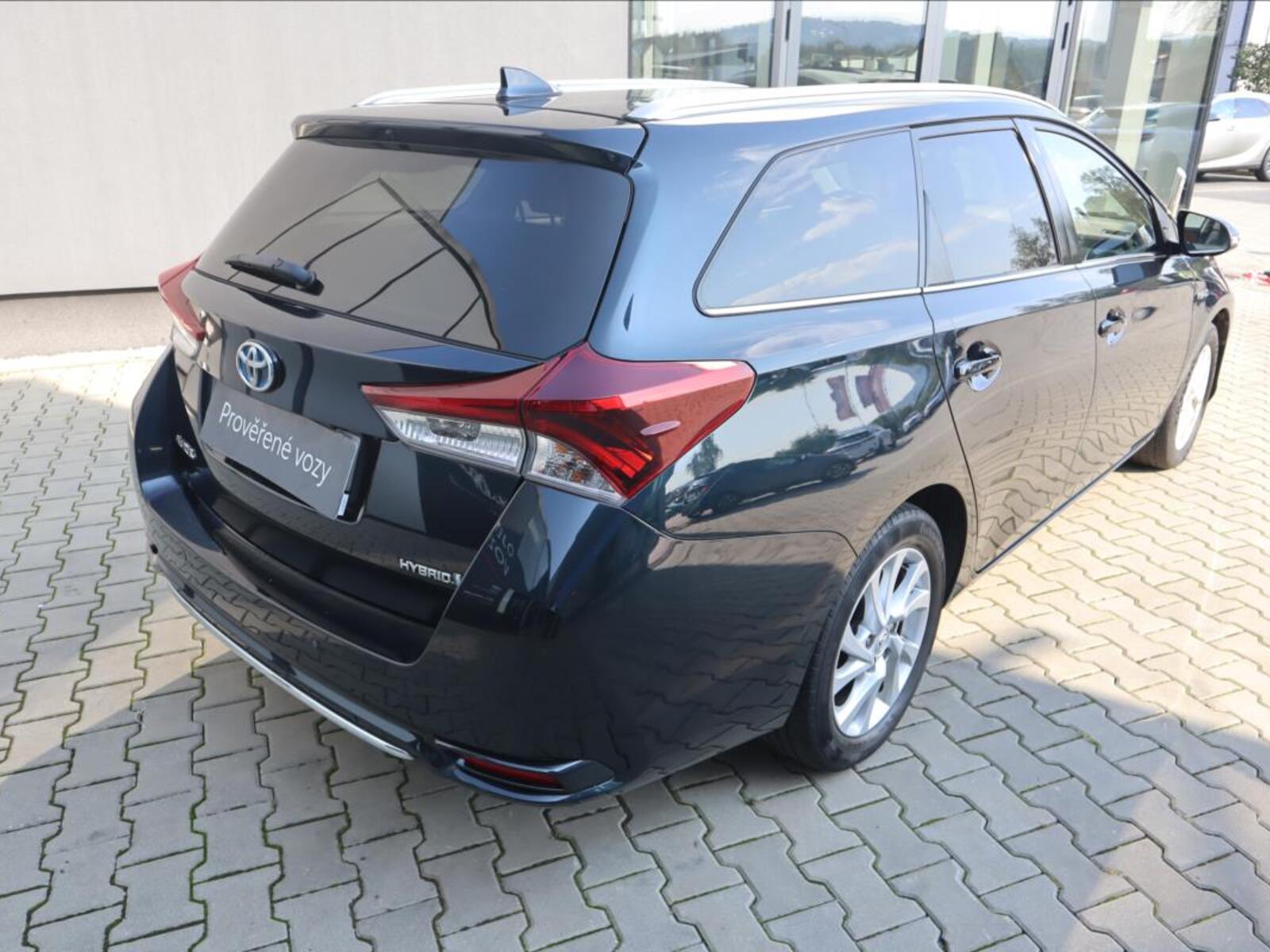 Toyota Auris 5