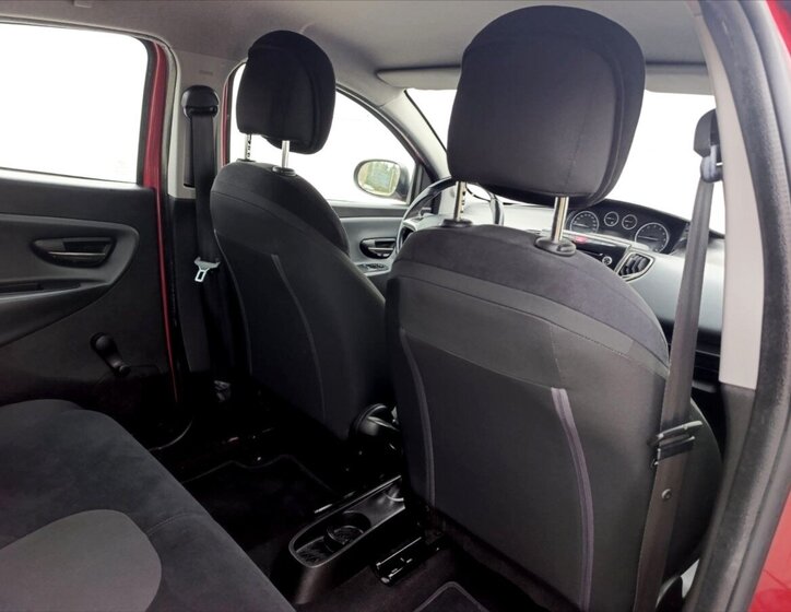 Lancia Y Hatchback 1,2 l 51 kw