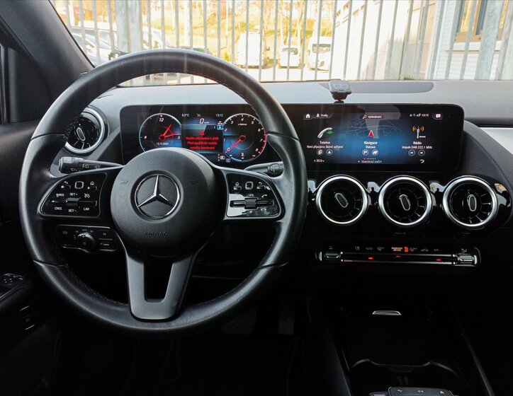 Mercedes-Benz GLA 12