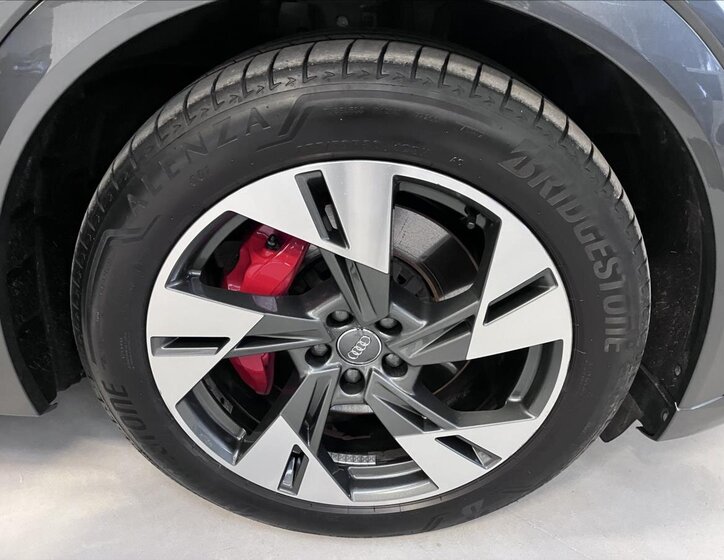 Audi Q8 e-tron SUV 0,0 300 kw