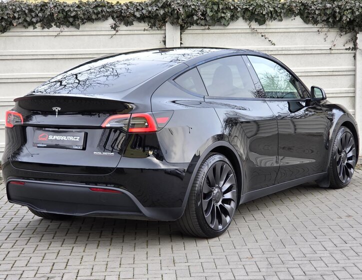 Tesla Model Y 7