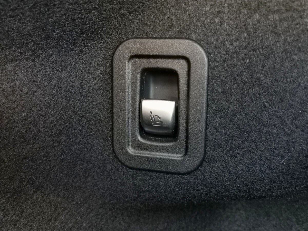 Mercedes-Benz Třídy C Kabriolet 2,0 l 180 kw