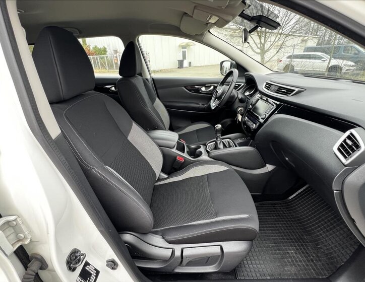 Nissan Qashqai SUV / Terénní 1,3 l 103 kw