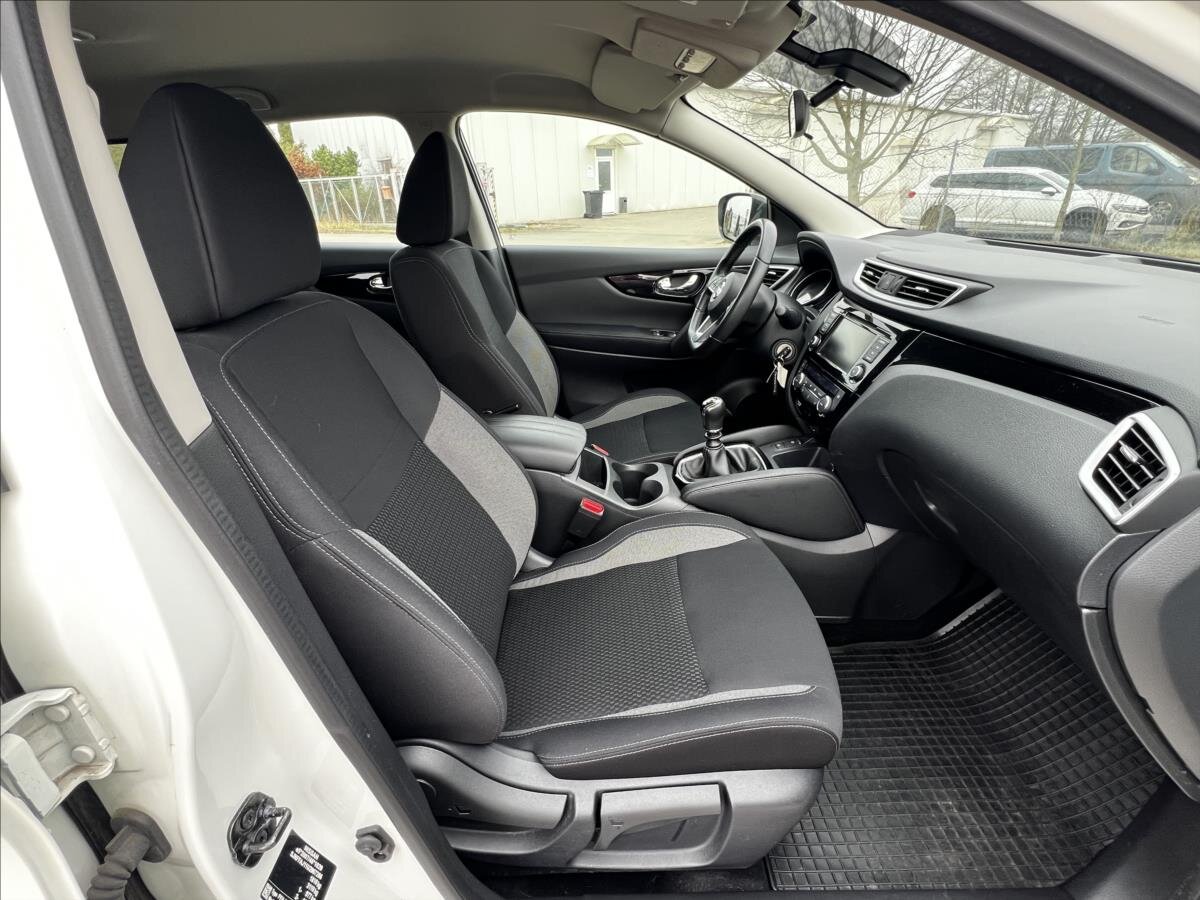 Nissan Qashqai SUV / Terénní 1,3 l 103 kw
