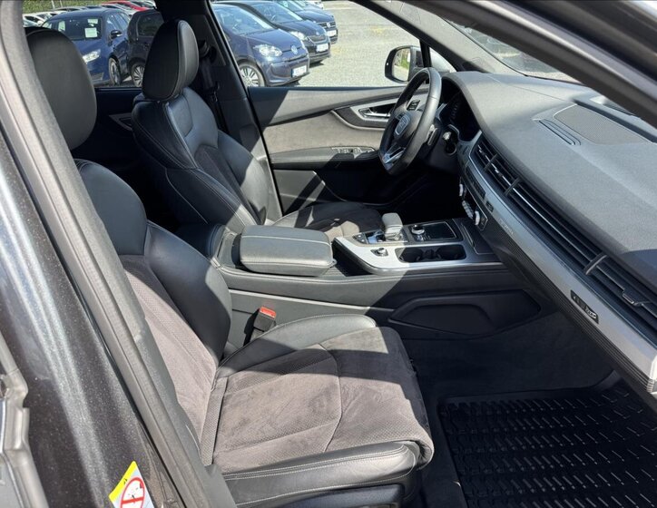 Audi Q7 13