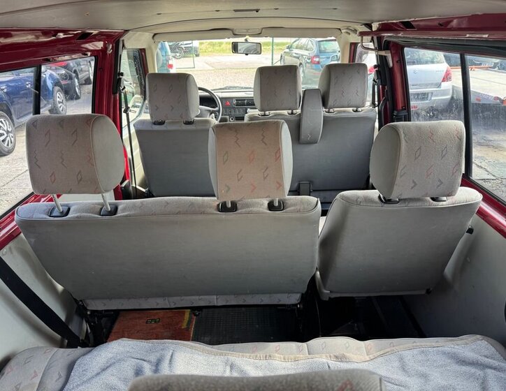 Volkswagen Transporter Kombi 2,5 l 65 kw