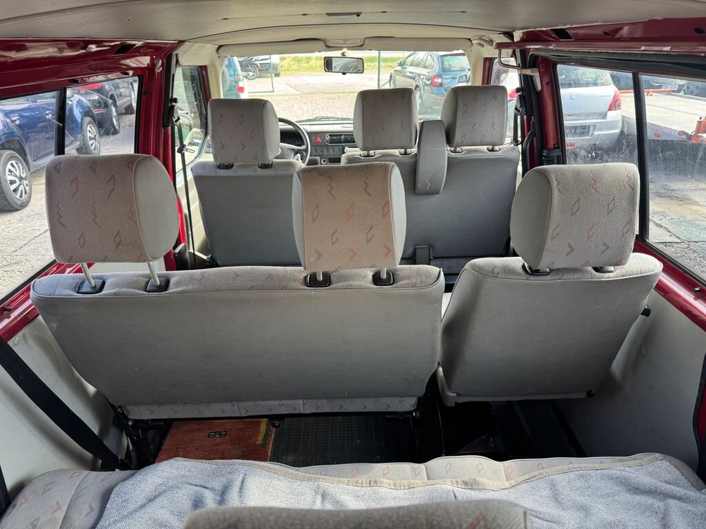 Volkswagen Transporter Kombi 2,5 l 65 kw