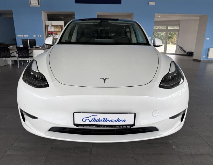 Tesla Model Y 2