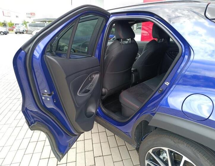 Toyota Yaris Cross 13