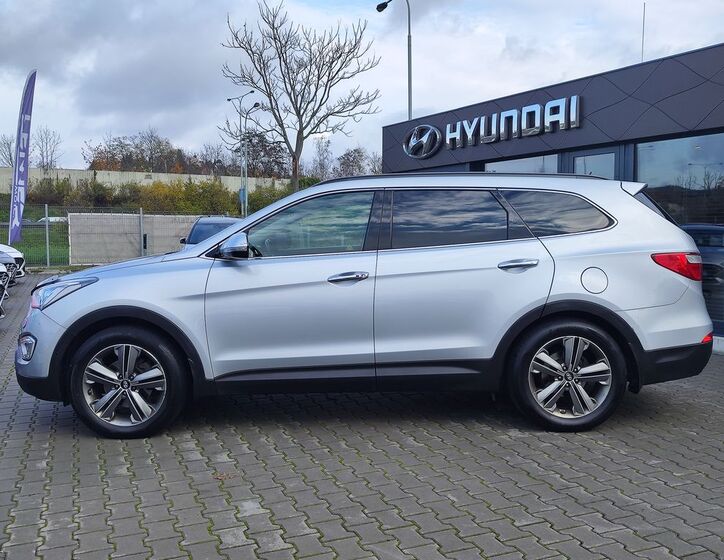 Hyundai Grand Santa Fe 8