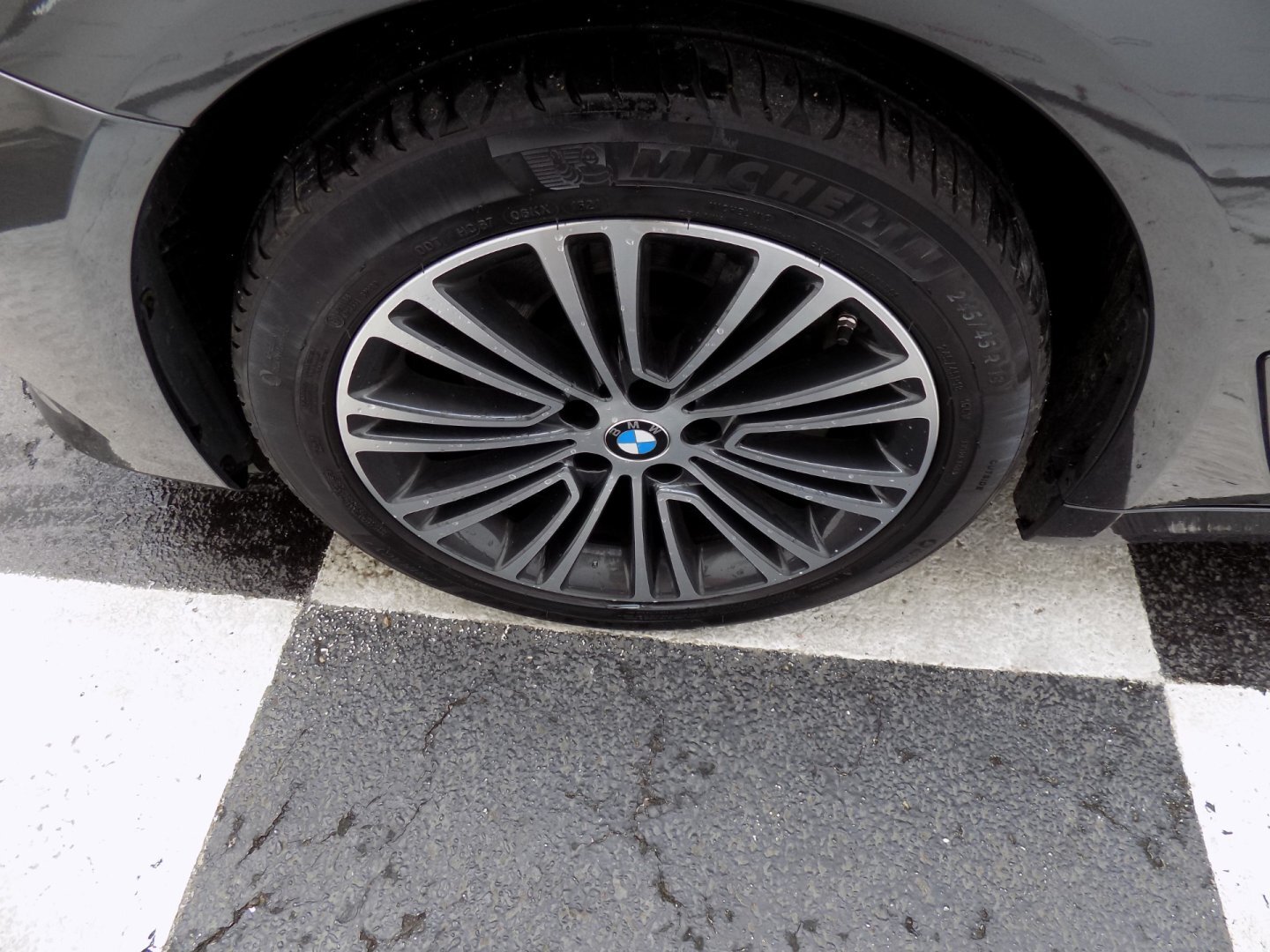 BMW Řada 5 Kombi 3,0 l 195 kw