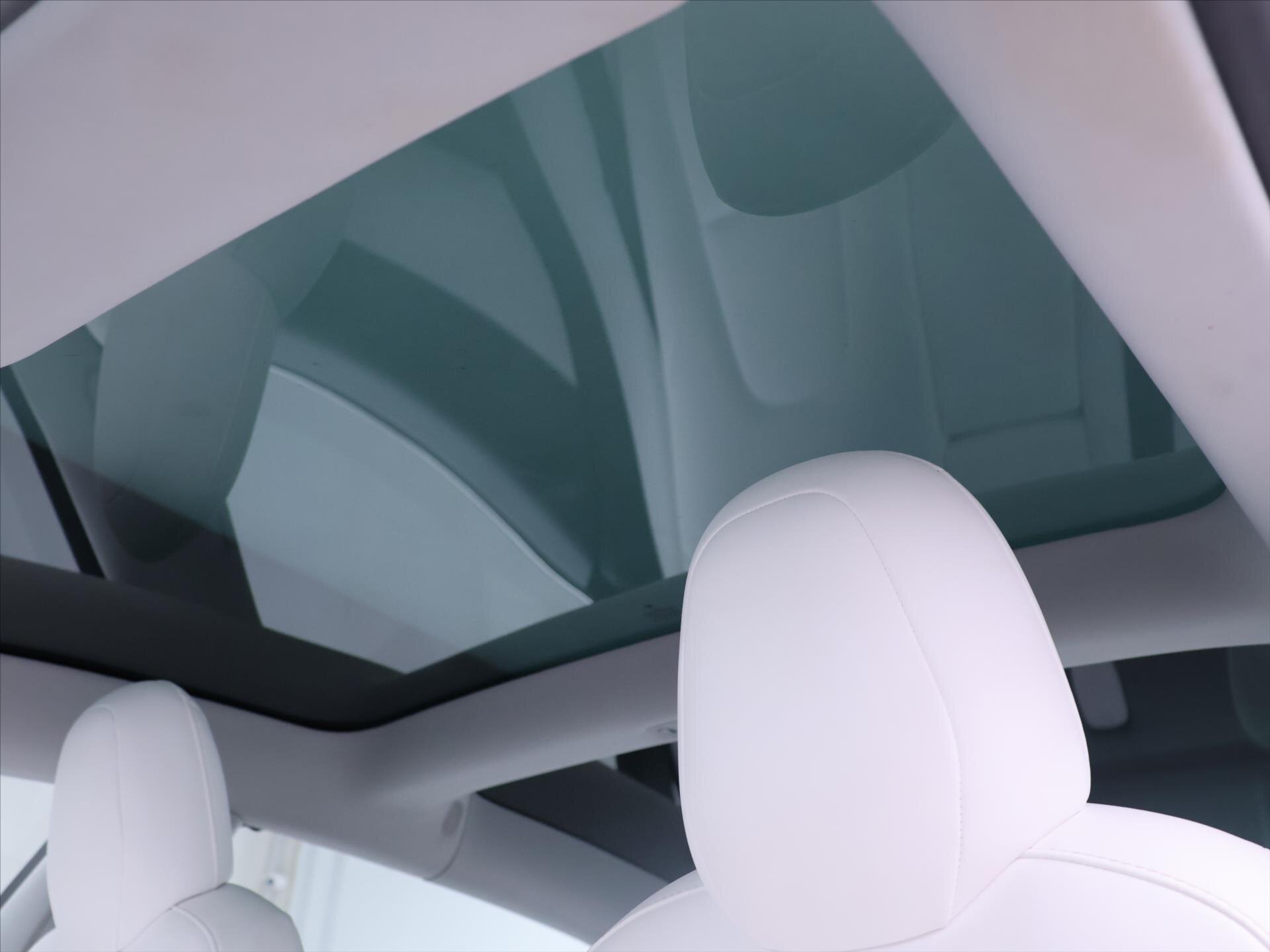 Tesla Model 3 Sedan 0,0 350 kw