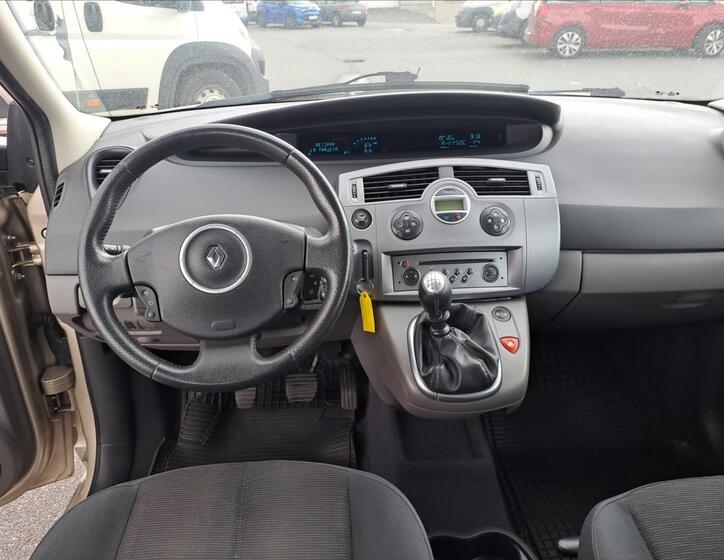 Renault Grand Scénic 9