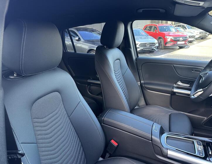 Mercedes-Benz EQA 17