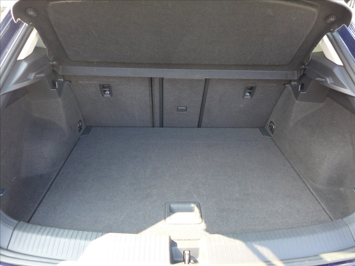 Volkswagen T-Roc SUV / Terénní 2,0 l 110 kw