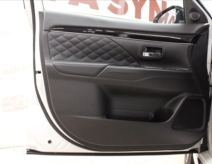 Mitsubishi Outlander SUV / Terénní 2,4 l 99 kw