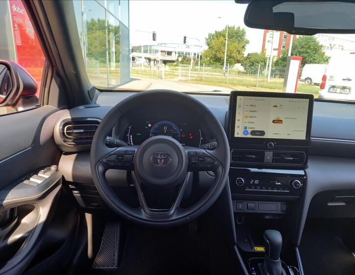 Toyota Yaris Cross 13