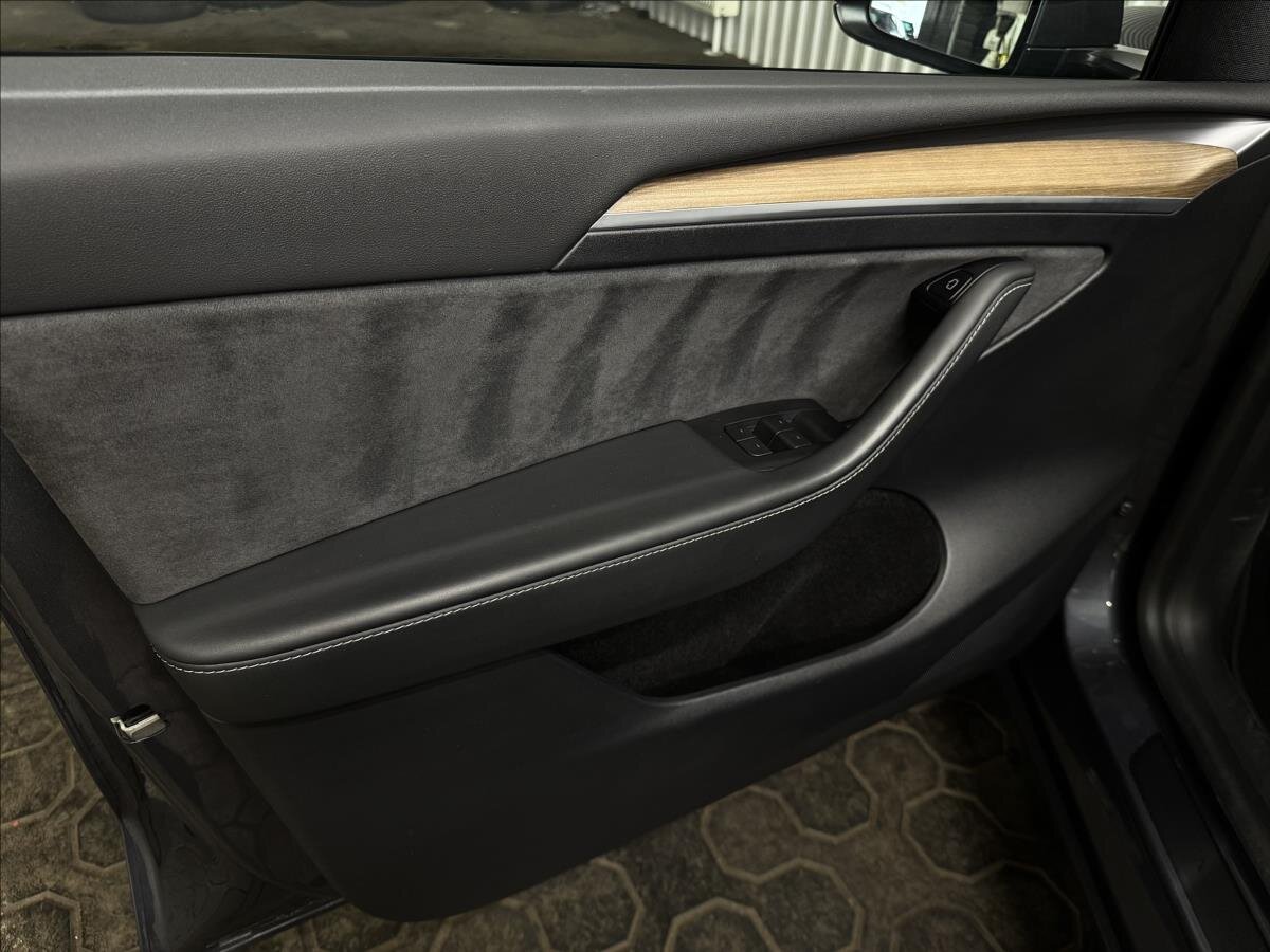 Tesla Model Y SUV / Terénní 0,0 378 kw