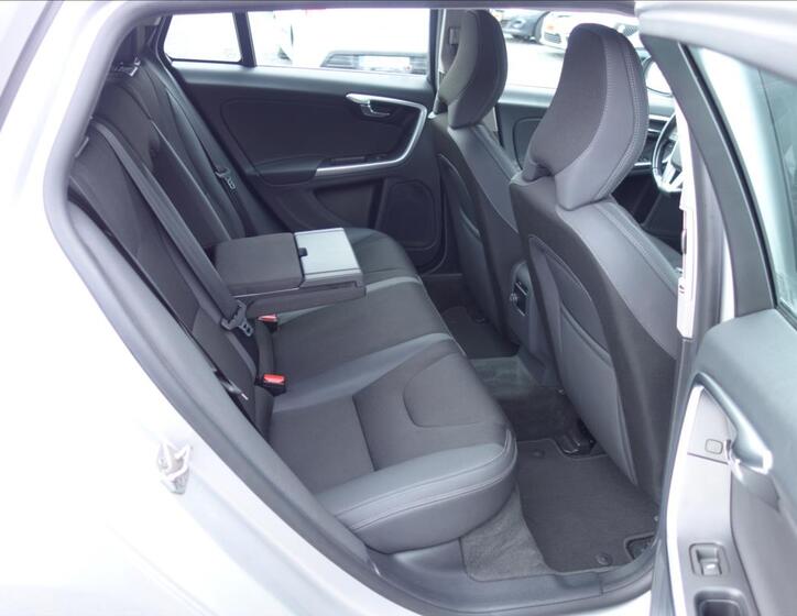 Volvo V60 13