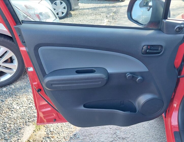 Suzuki Splash Hatchback 996,0 48 kw