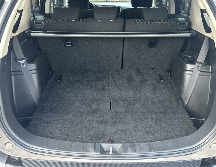 Mitsubishi Outlander SUV / Terénní 2,3 l 110 kw