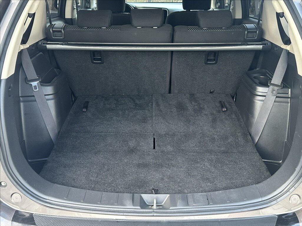 Mitsubishi Outlander SUV / Terénní 2,3 l 110 kw