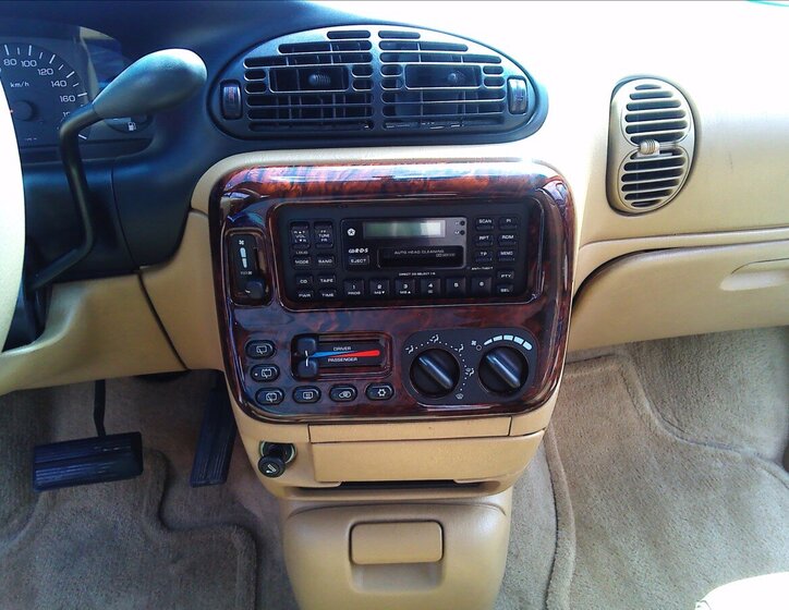 Chrysler Grand Voyager Kombi 3,3 l 116 kw