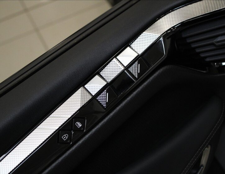 DS Automobiles DS4 SUV / Terénní 1,6 l 165 kw