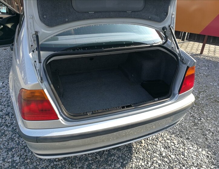 BMW Řada 3 Sedan / Limuzína 2,0 l 100 kw